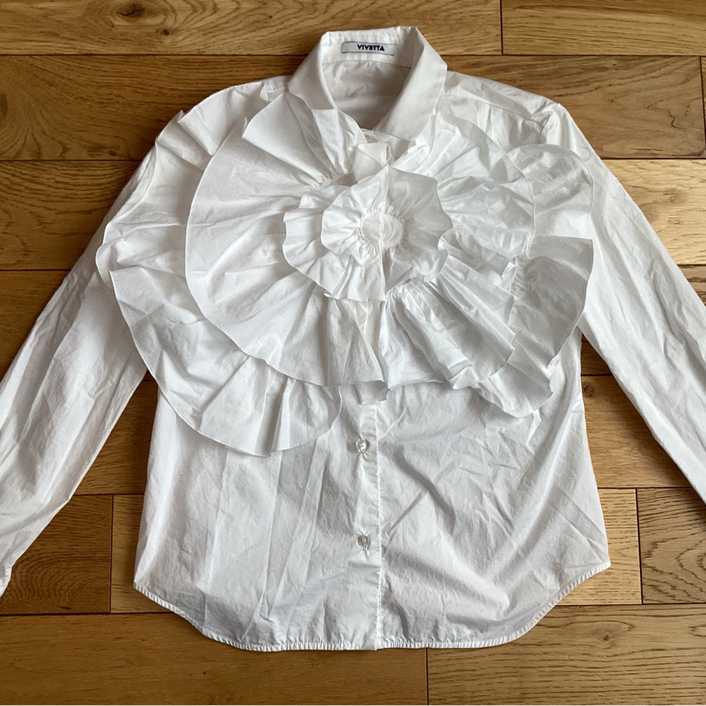 VETTA White Ruffle Front Button-Down Blouse